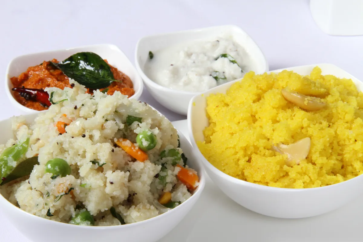 Chow Chow Bath – Upma and Kesari Bath combination breakfast plate at Bangalore Cafe Malta Malta